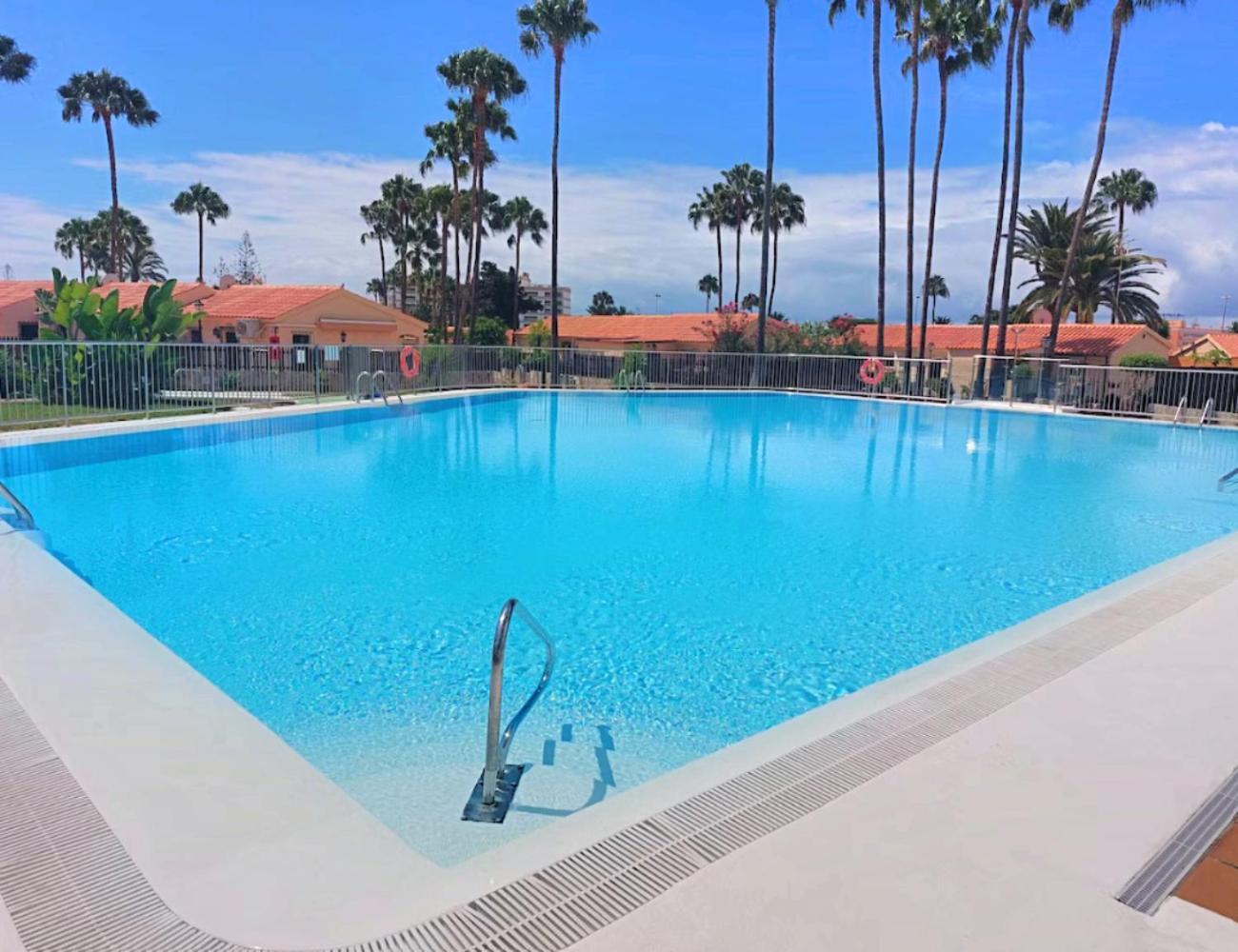 Hébergement de vacances Pamro - Jaccuzi - Fitness Area - Free Wifi - Pool - Modern & Comfortable - Sunnygolf *