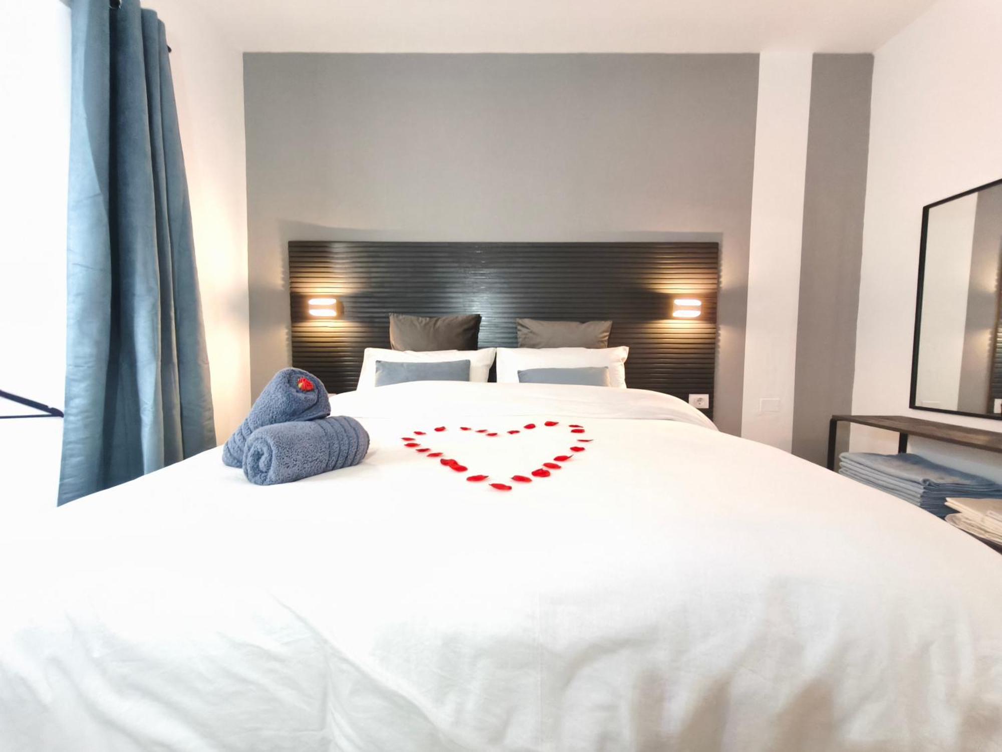 Pamro - Jaccuzi - Fitness Area - Free Wifi - Pool - Modern & Comfortable - Sunnygolf Hébergement de vacances *