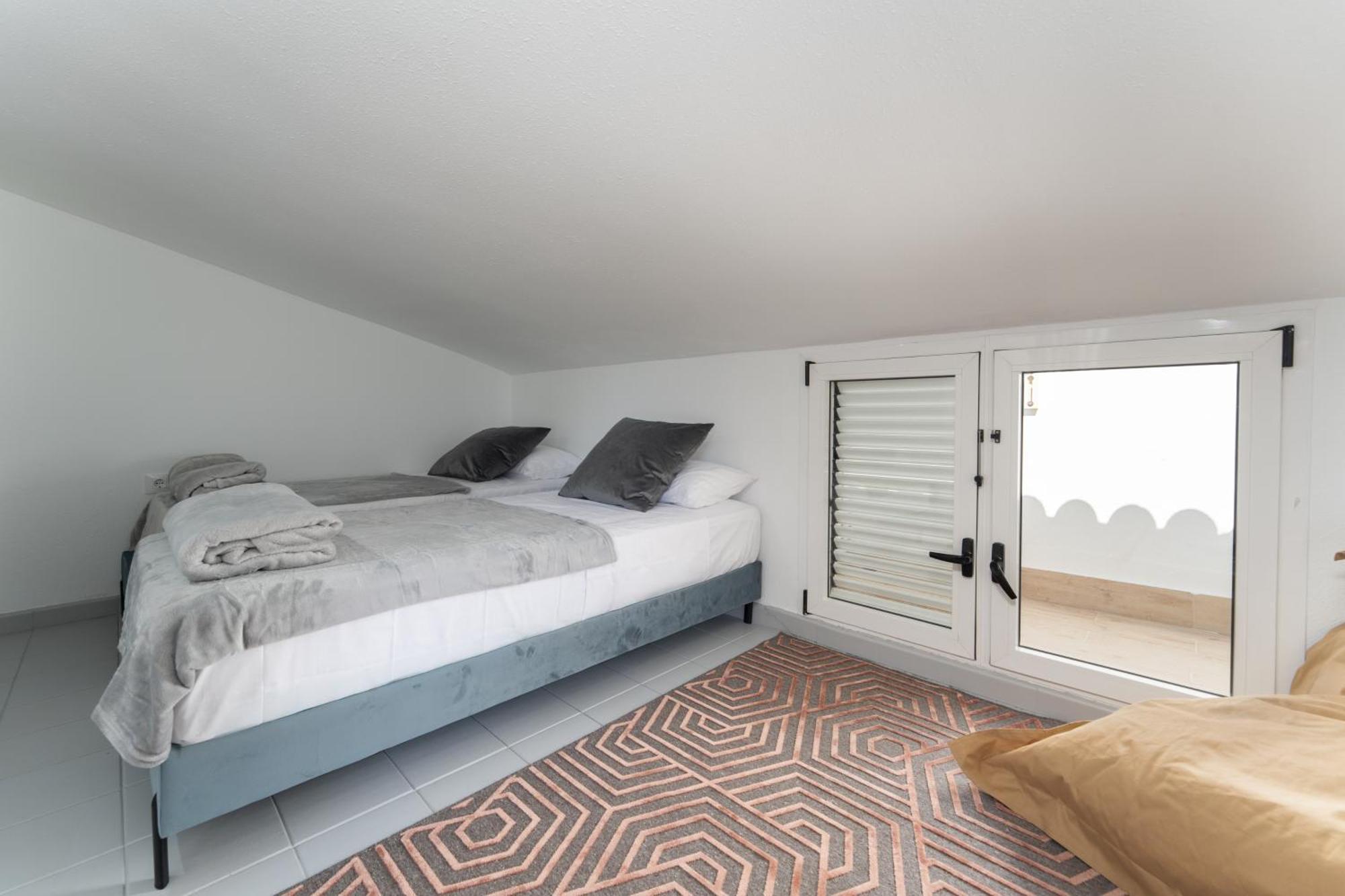 Hébergement de vacances Pamro - Jaccuzi - Fitness Area - Free Wifi - Pool - Modern & Comfortable - Sunnygolf