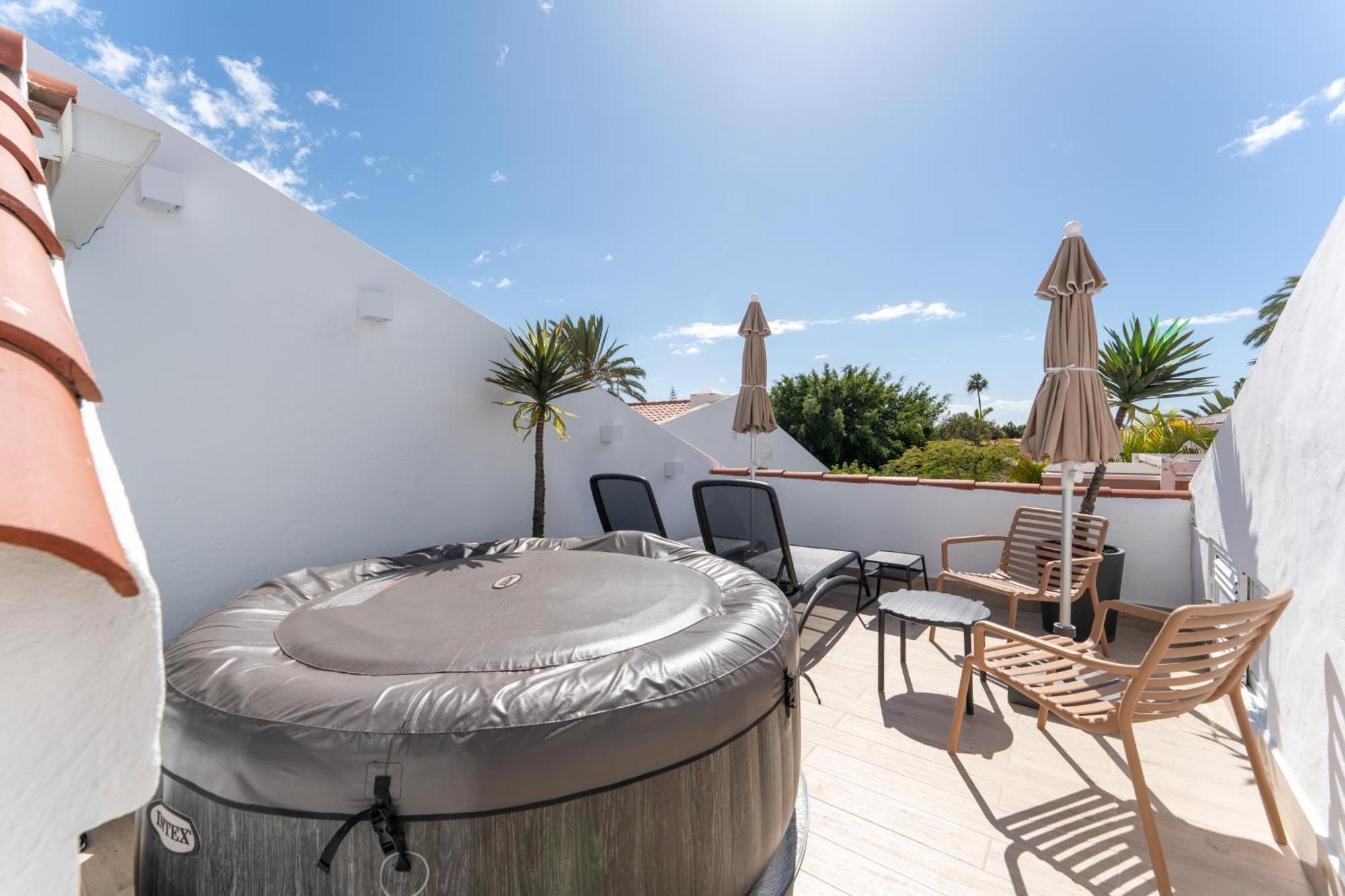 Pamro - Jaccuzi - Fitness Area - Free Wifi - Pool - Modern & Comfortable - Sunnygolf